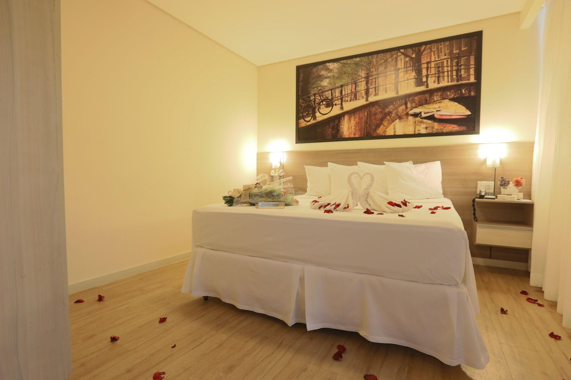 Hotel Amsterdam Montes Claros Esterno foto