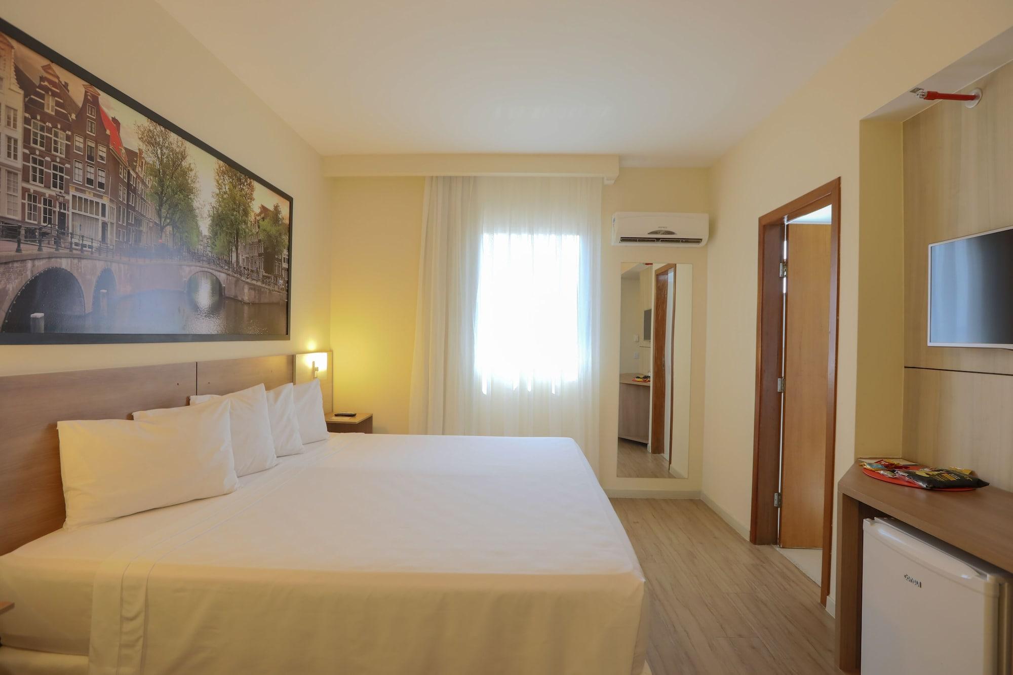 Hotel Amsterdam Montes Claros Esterno foto