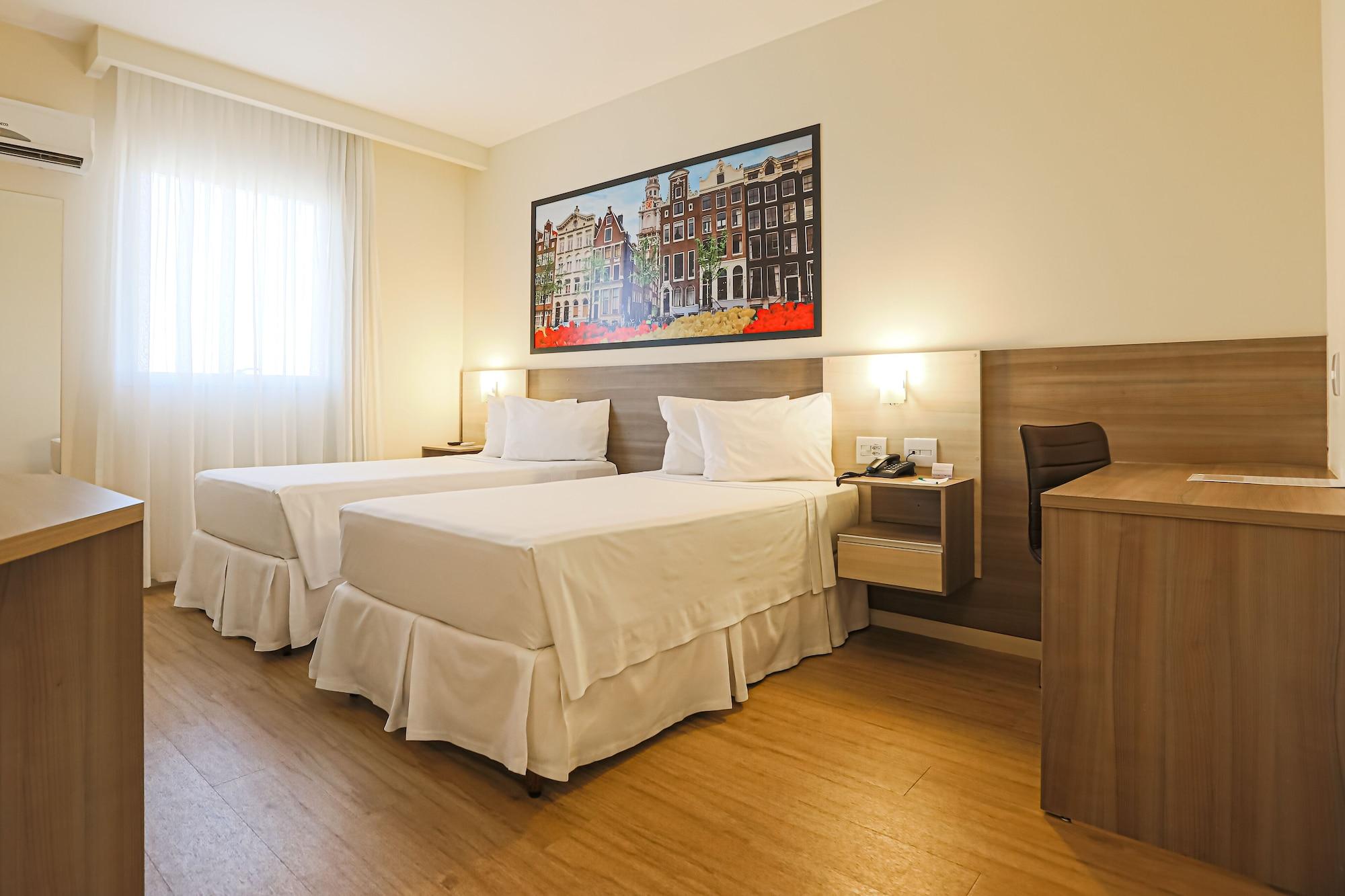 Hotel Amsterdam Montes Claros Esterno foto