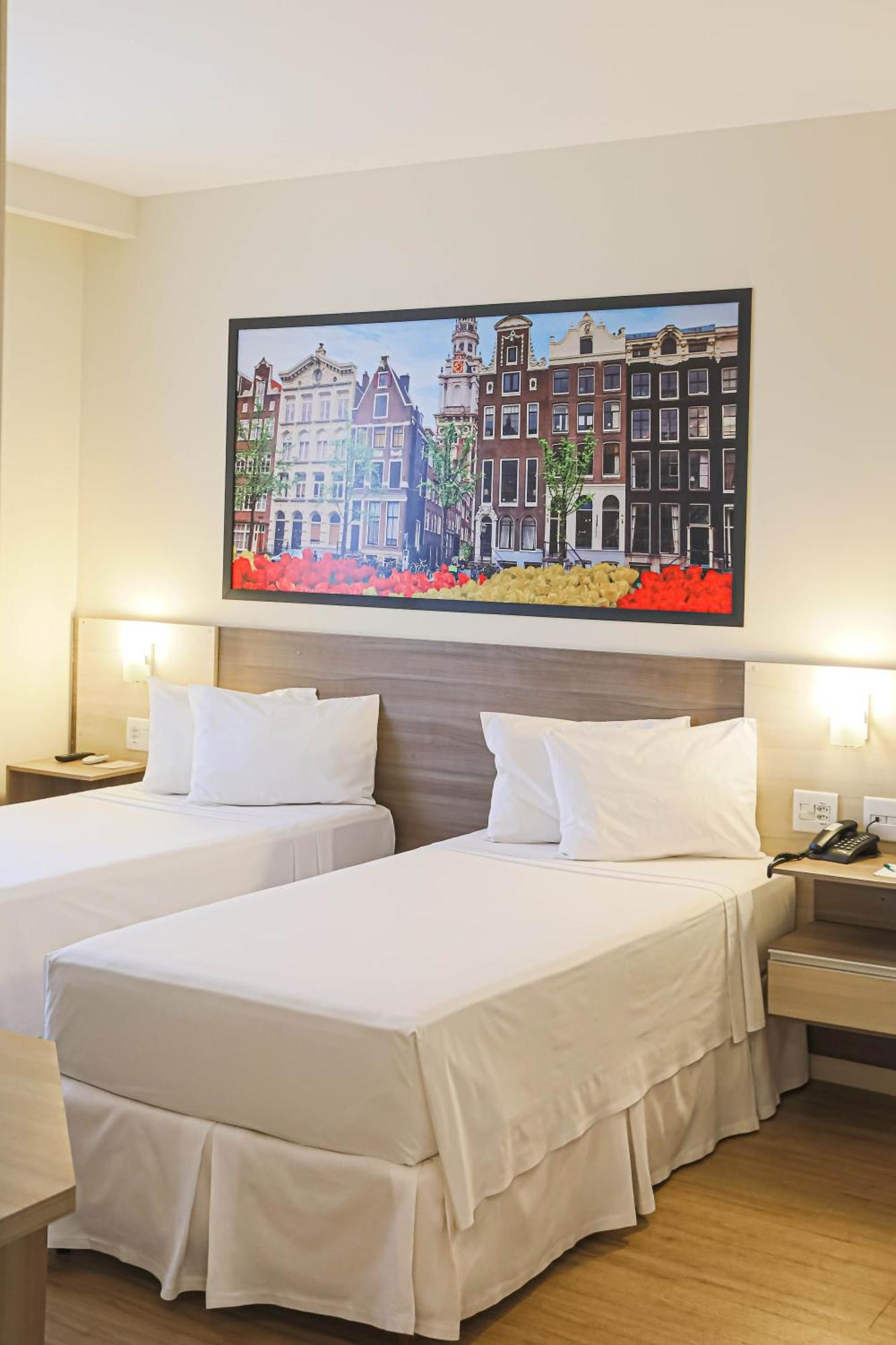 Hotel Amsterdam Montes Claros Esterno foto