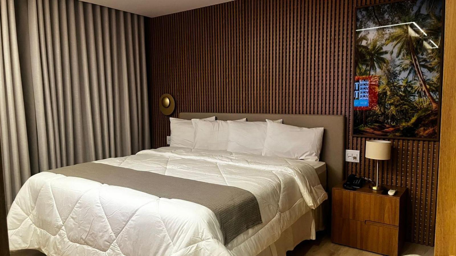 Hotel Amsterdam Montes Claros Esterno foto