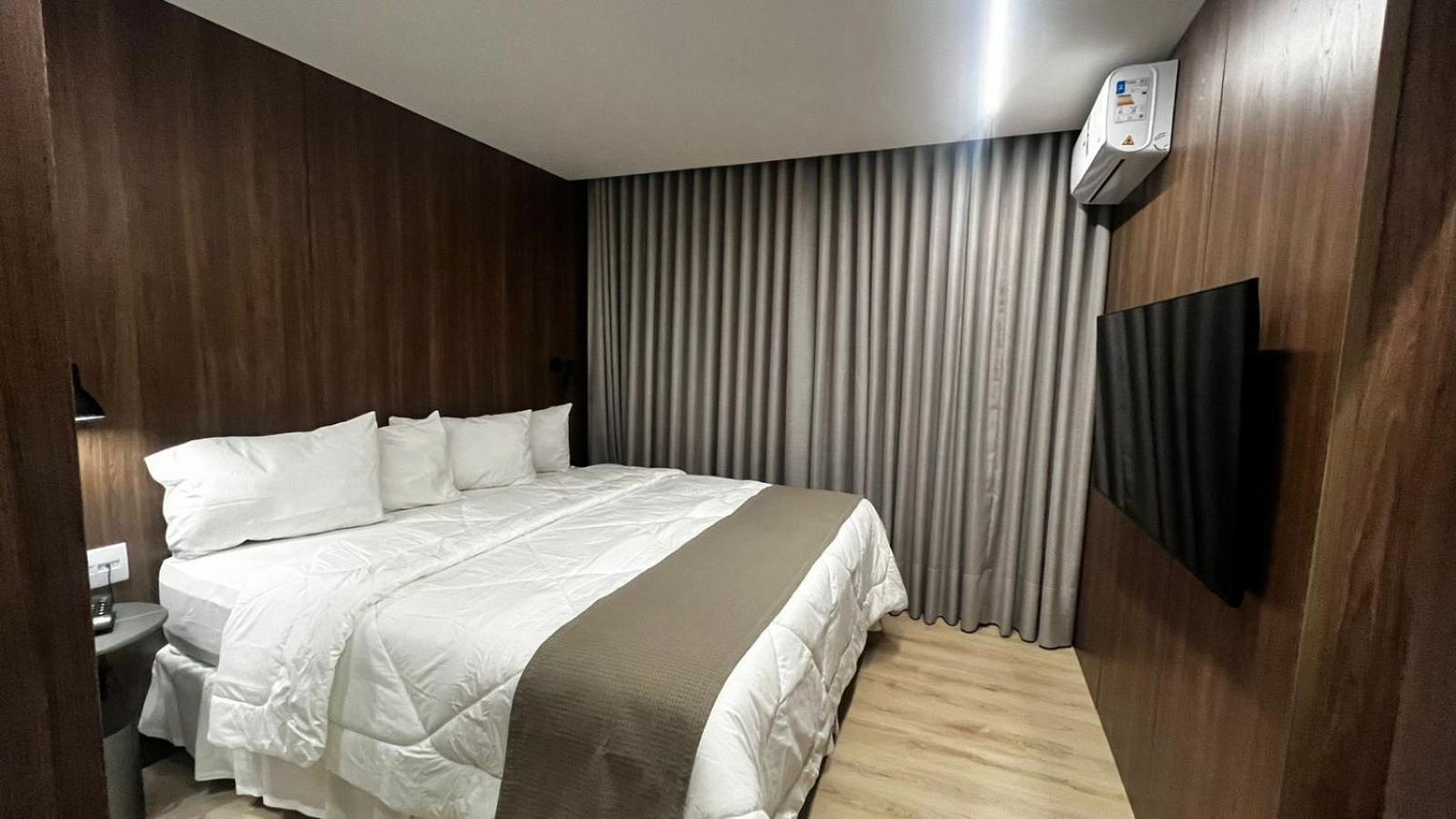 Hotel Amsterdam Montes Claros Esterno foto